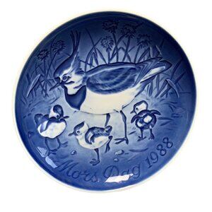 Bing & Grondahl Copenhagen 1988 Mothers Day Plate Lapwing & Chicks 6" Blue & Whi